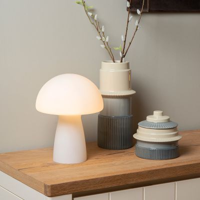 Bijela stolna lampa moderna, Fungo, s prekidačem