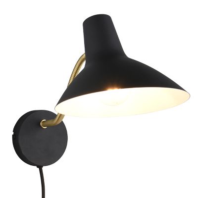Crna zidna lampa klasična, Merit